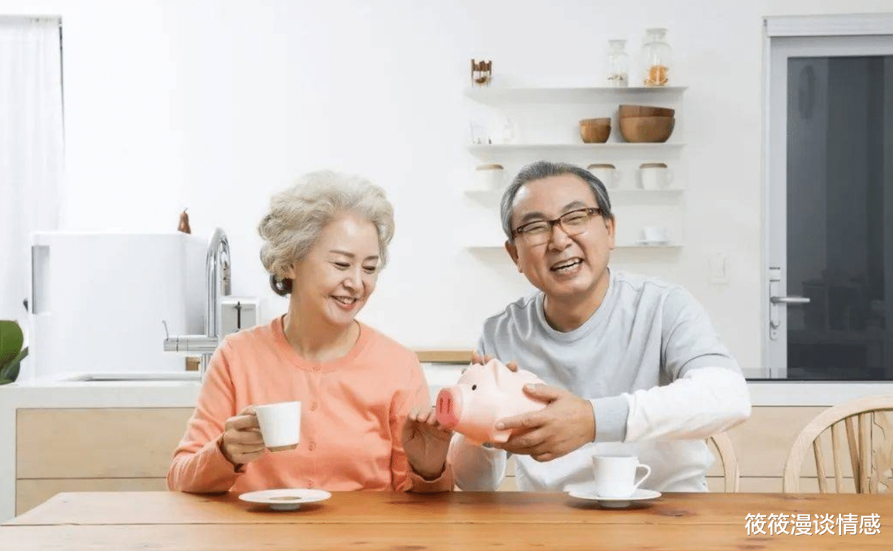 为何单身大爷情愿雇请保姆,也不要老伴?大爷:保姆又年轻又能干