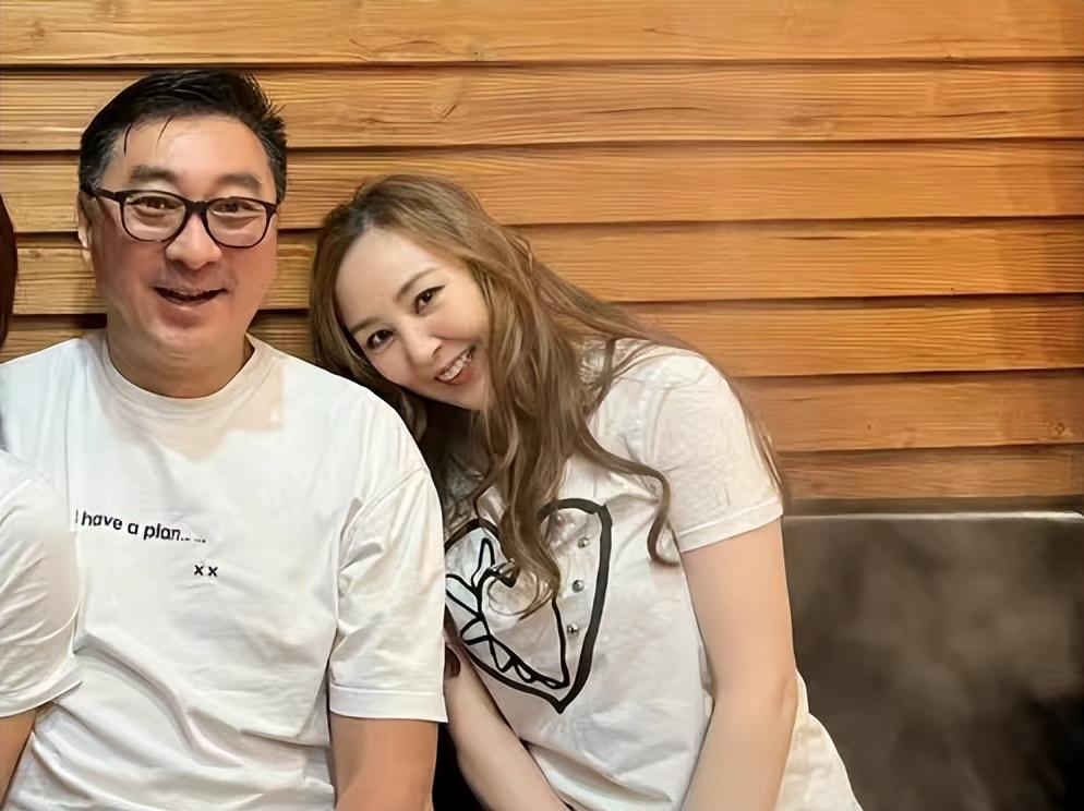 马伊琍|46岁马伊琍:现身私人聚会!被富豪一把搂怀中,深交25年感情深厚