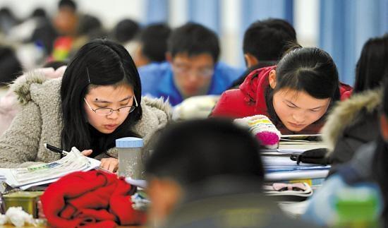 通城|“铁饭碗”上岸更容易了?2022年公务员进行扩招,预计会招19万人