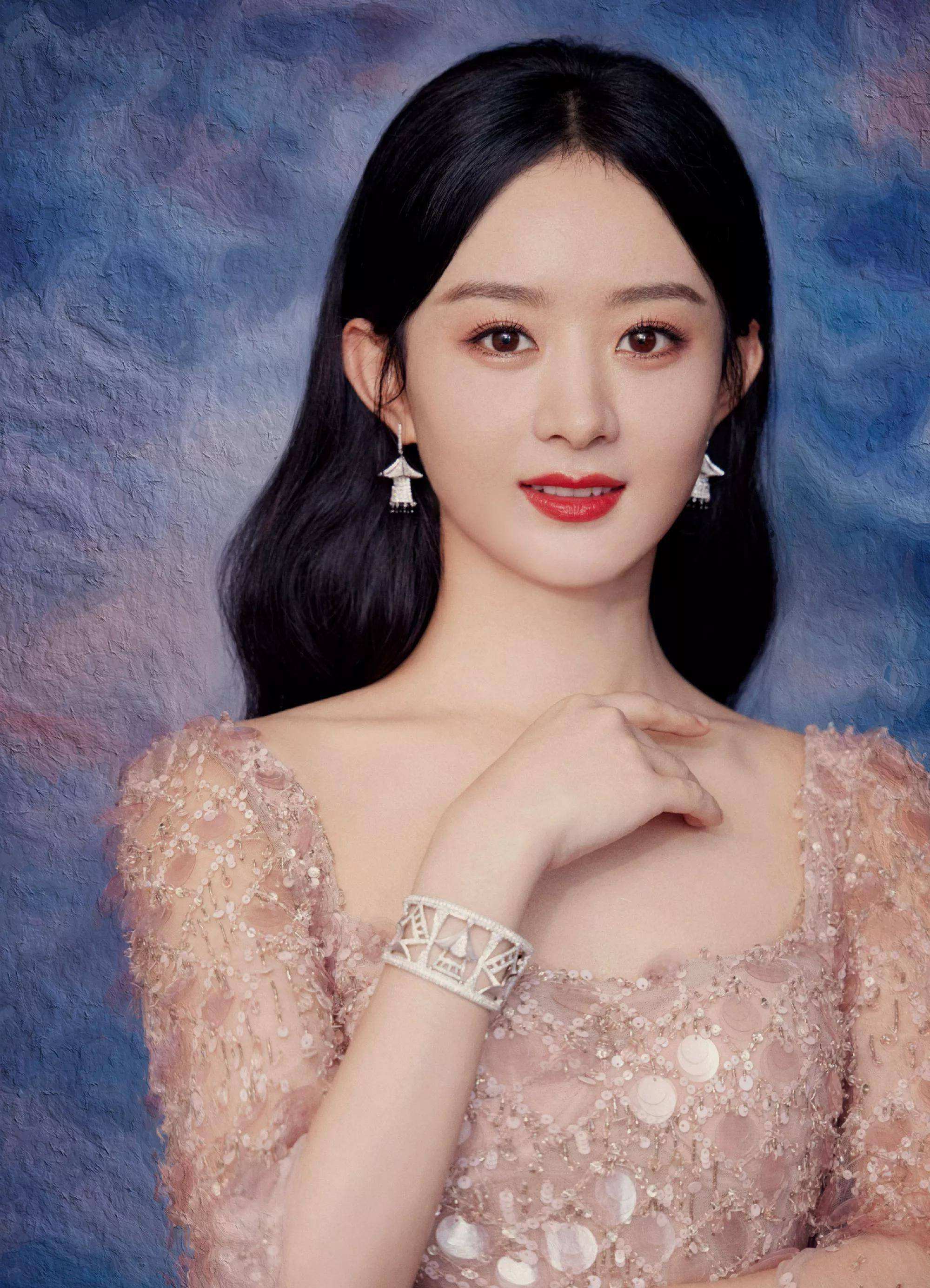 赵丽颖|孤芳自赏的赵丽颖,不畏缩年纪,逐步展示女人的魅力