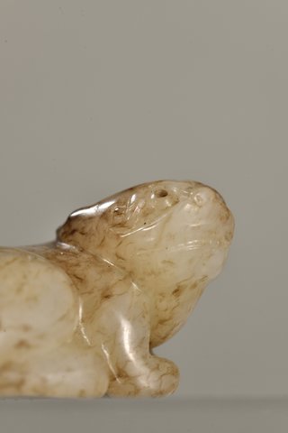 |明代 和田玉瑞兽把件