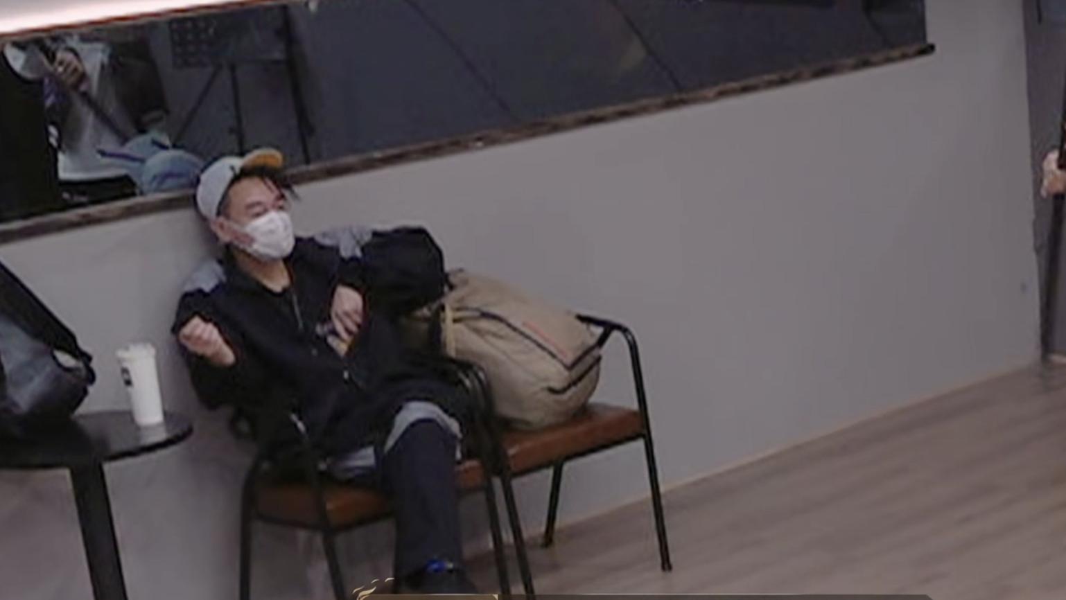 张智霖|披哥2四公苏有朋、张震岳亲自交接火焰，陈小春、张智霖闭门不出