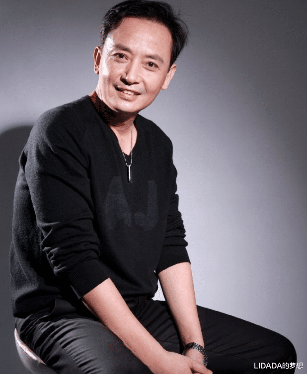 侯长荣|著名演员侯长荣：与妻子“红楼”相遇，结婚37年生一女，幸福美满