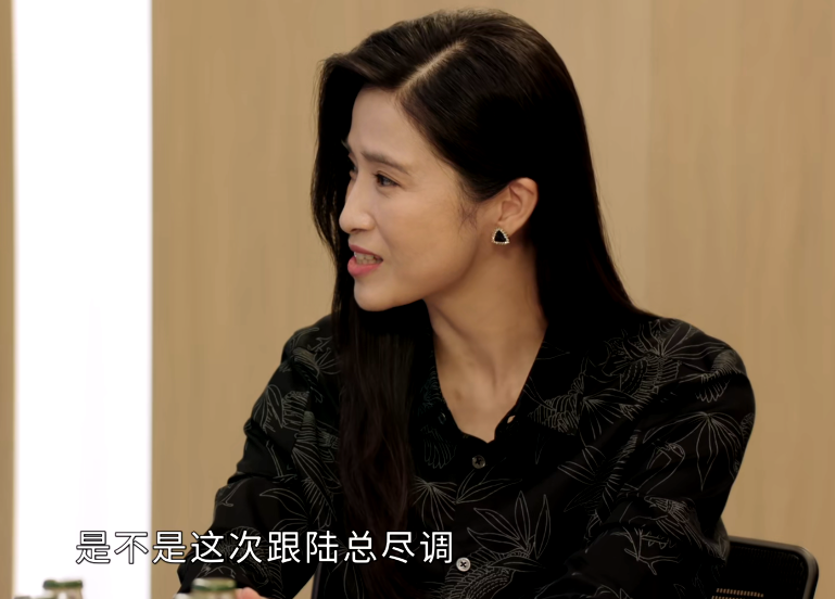 白冰|《请叫我总监》出圈理由：谭松韵的演技，白冰的脸蛋，龚蓓苾的衣品