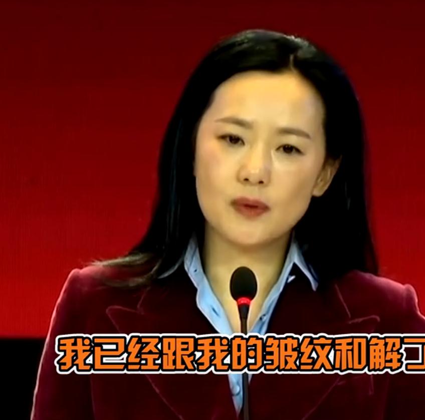 法证先锋4|咏梅罕见晒青涩旧照，红唇妩媚颜值太高，身材火辣破格大胆