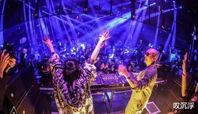 具俊晔|具俊晔发文感谢小S，与美女粉丝合照曝光，动作拘谨显得格外绅士