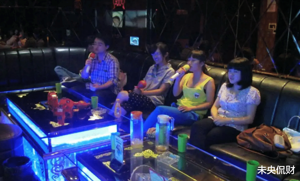 曾经火热的KTV,为何现在人流量稀少,人们都去哪了?