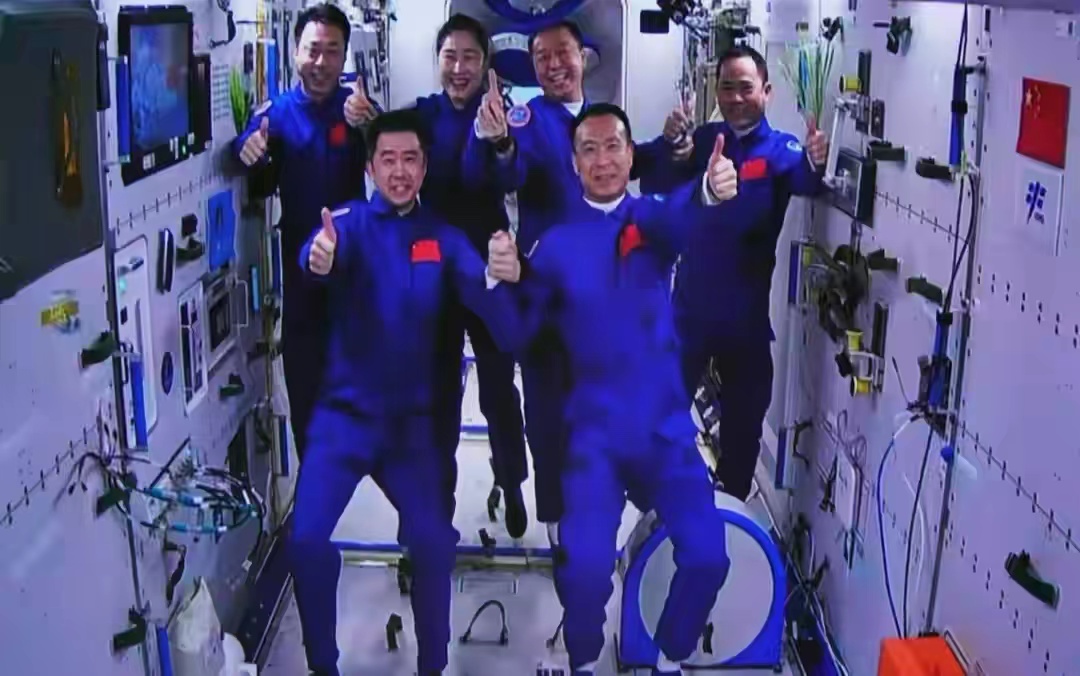 历史性时刻:神十四与神十五乘组太空会师