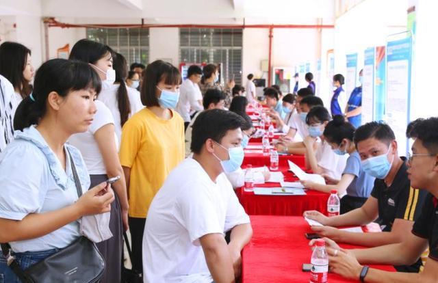 招聘|“这种硕士学历我们不招”，留学生国内求职遭拒，网友道出关键