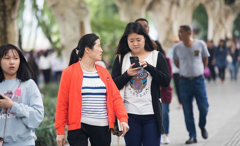 |拿着五六千的工资,下班就躺在床上玩手机?优秀就是与别人不一样