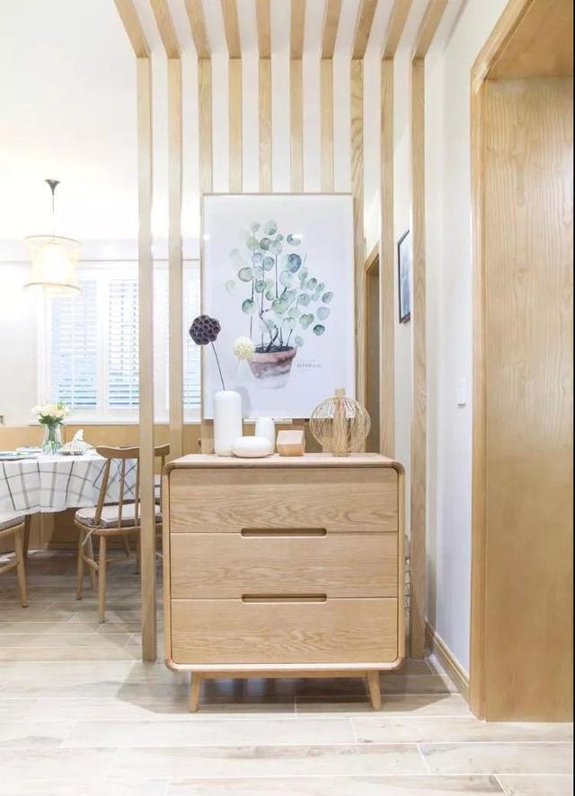 一进门就是客厅,该怎么设计呢?玄关隔断解决空间问题