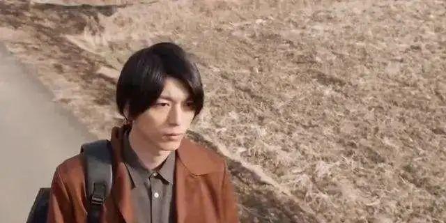 |假面骑士厨滨尾晒出自己的“龙靴”，并阐述对于狩崎的理解