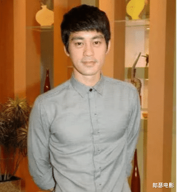 李小龙|因模仿李小龙成名，赚千万娶小6岁娇妻，如今儿子接着模仿！