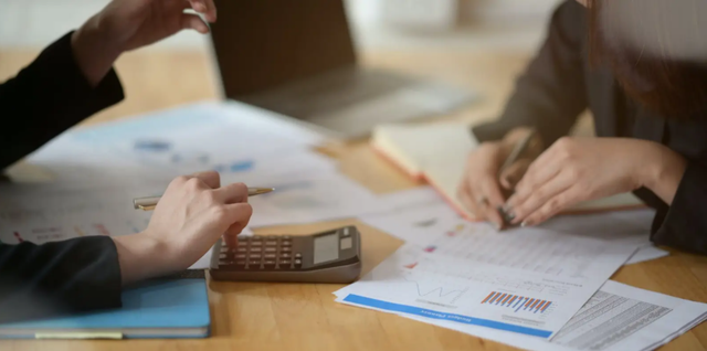 烟台|家有女儿的应注意,未来十年适合女生的专业,收入发展都不