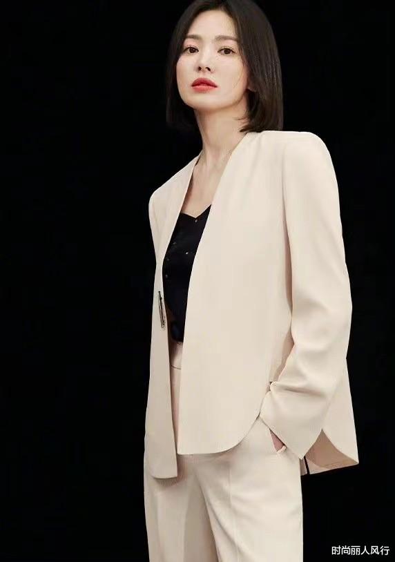 宋慧乔在巴黎出尽风头！晚宴后拍大片，这回终于变顺眼衣服却太土