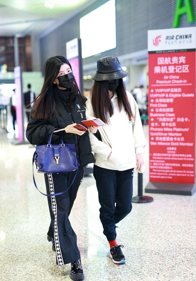 张扬|by2回应李靓蕾后走机场,妹妹街头风张扬依旧,刻意压帽檐遮得严