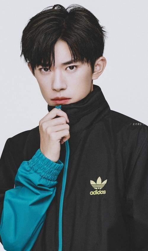 宋晓峰|易烊千玺粉丝跌破9000万，罗一舟新综官宣，考编三人状态各不相同