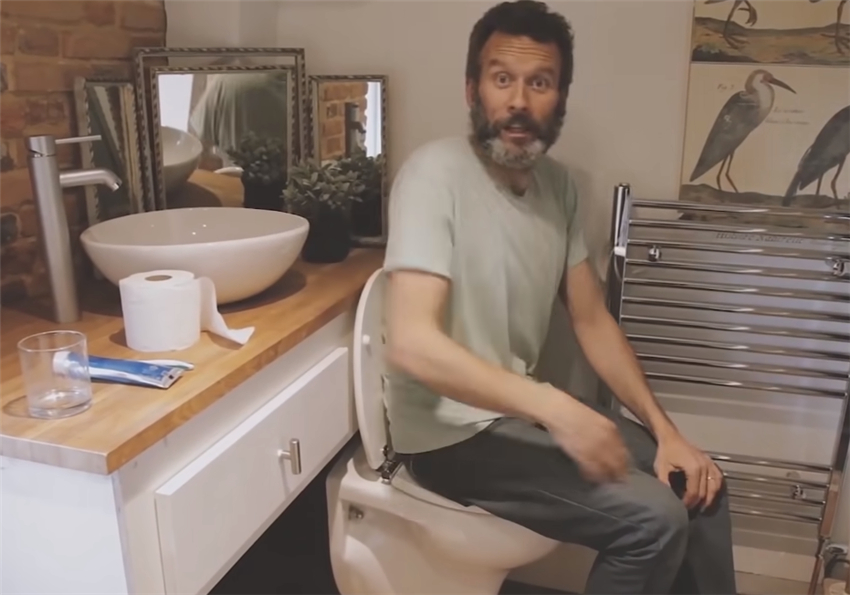 马桶也能藏进柜子里?若不差这点儿钱,这4种物品堪称小户型救星