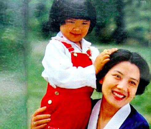 李秀明|双料影后李秀明：离婚后站柜台，人生起伏有点大