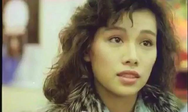 李靓蕾|李靓蕾妈妈错嫁工薪层后,陪同84岁富豪到医院被拍,两人关系亲密