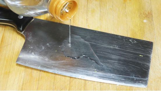 菜刀钝了,不锋利也千万不要丢弃,这样处理一下,还可以再用10年