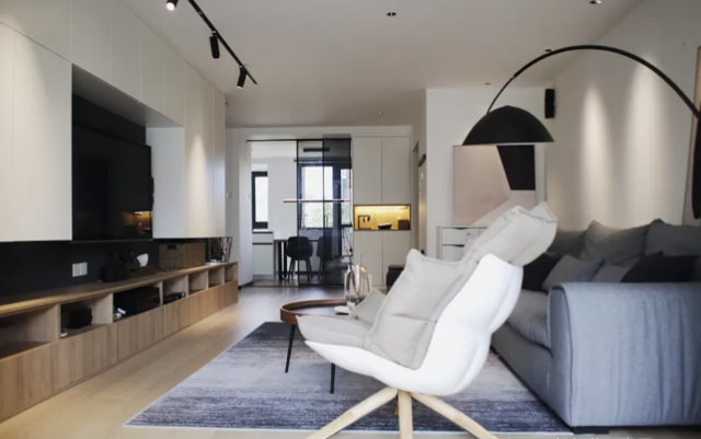 越来越多人装修时坚持极简风，全屋不装主灯，收纳藏而不露