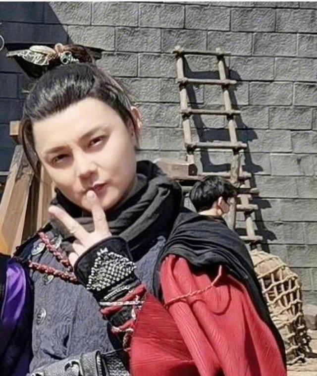 尹正 尹正减肥失败后遗症？崩溃发文求网友放过：我很丑我知道！