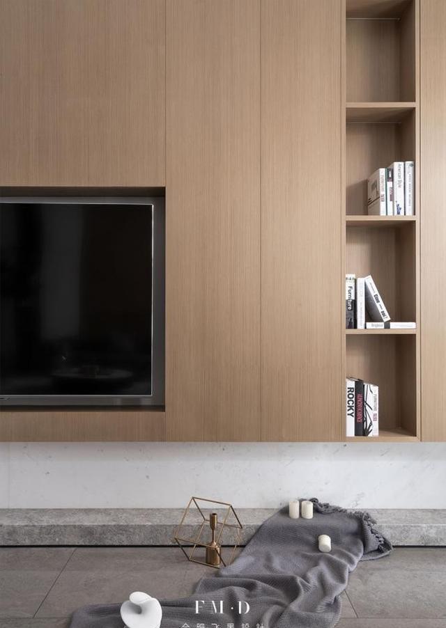 1米9的电视墙一眼看上,一半大理石一半地柜做收纳,显得上档次