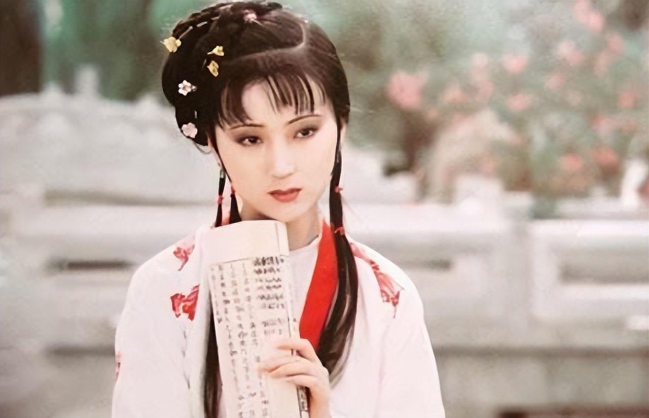 大自然中,为什么大多雄性比雌性漂亮?而人类女性却比男性漂亮?