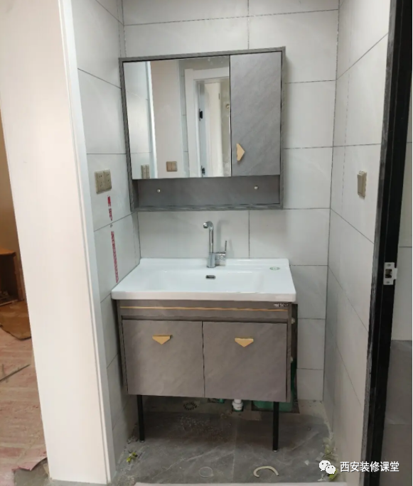 浴柜定制翻车了,咋办?