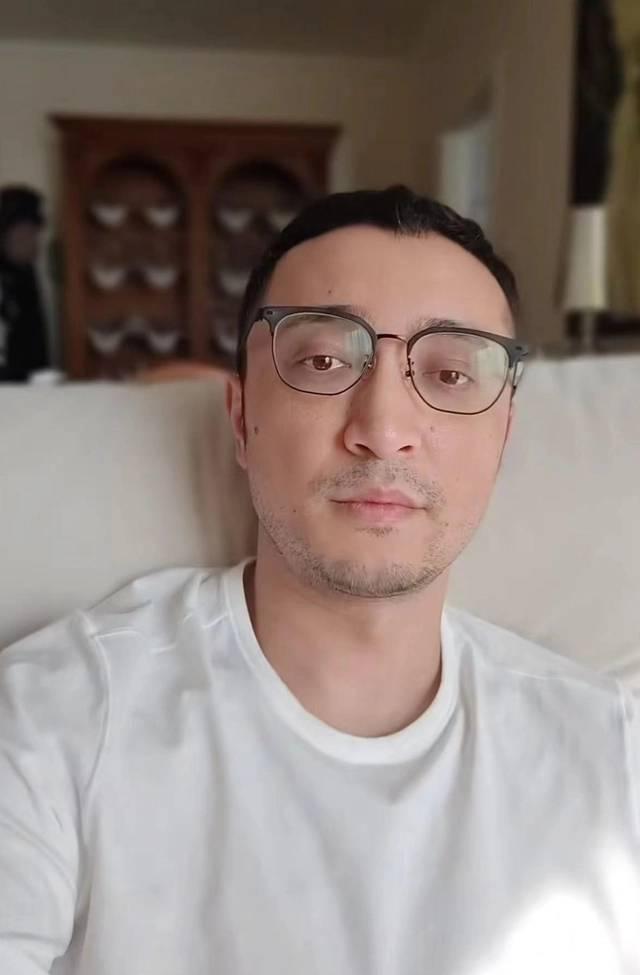 尼格买提|尼格买提离婚原因疑曝光：婚后长期两地分居，男方曾发文缅怀过去