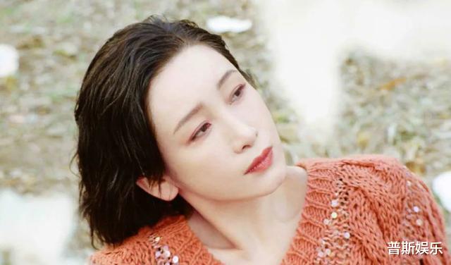 秦海璐|父亲离婚后娶小7岁秦海璐，他不如异母弟弟受宠，不管继母叫妈