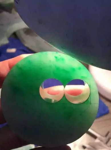 翡翠手镯|点名表扬这块原石，开出20支翡翠手镯，身价飞涨