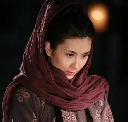 边潇潇|害印小天星途被毁，边潇潇如今复出直播被骂，扛了30分钟被迫下线