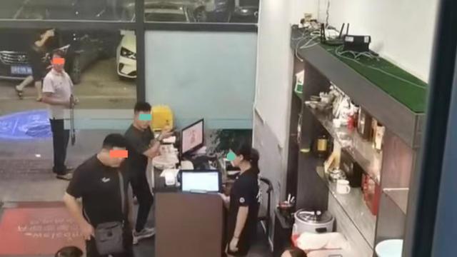 男子吃饭后老板娘不给打折,男子狂言:我是网红探店,你考虑清楚