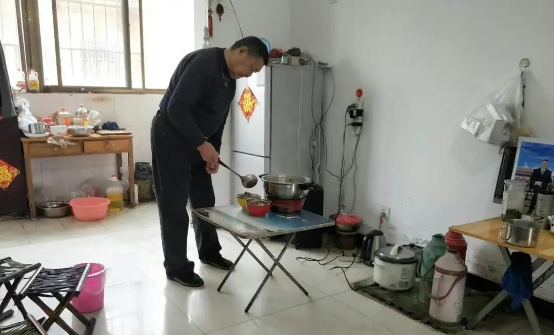 你陪我青春,我伴你晚年:山东一31岁女孩与77岁男友爱情长跑11年的故事