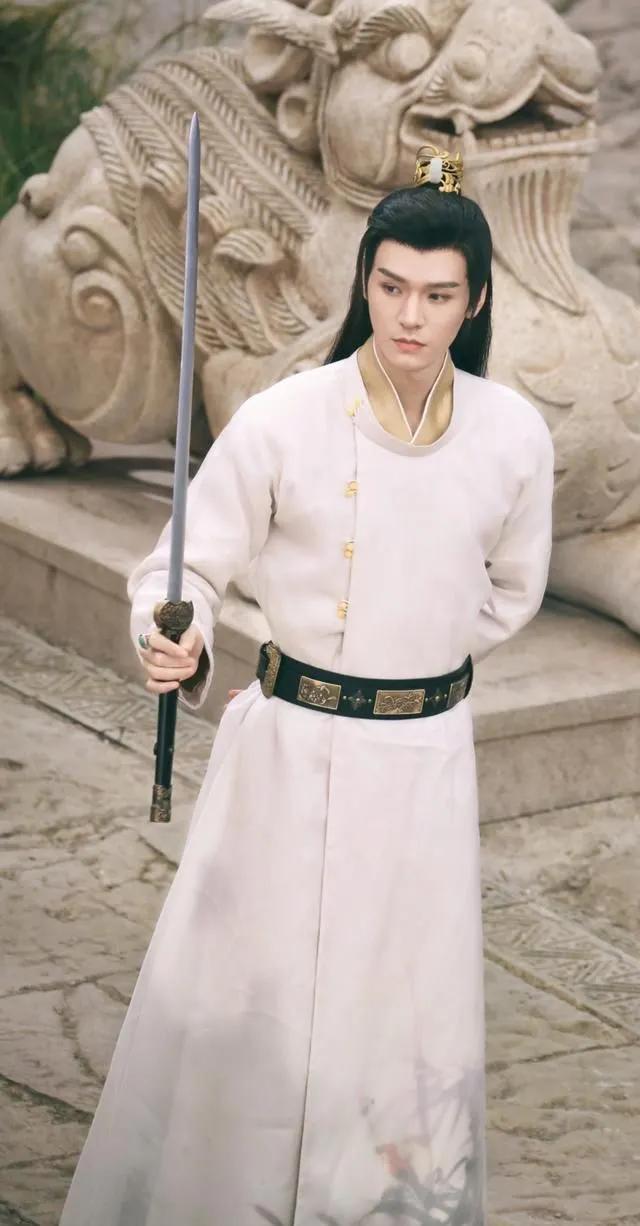 古装剧|求求了!古装剧男主们,去练练仪态吧