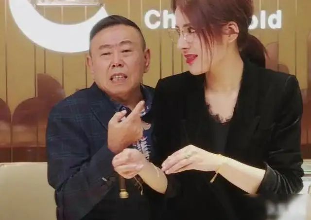 潘长江|破罐子破摔?和嘎子连麦争吵后,潘子怒告媒体,这次却踢到铁板了