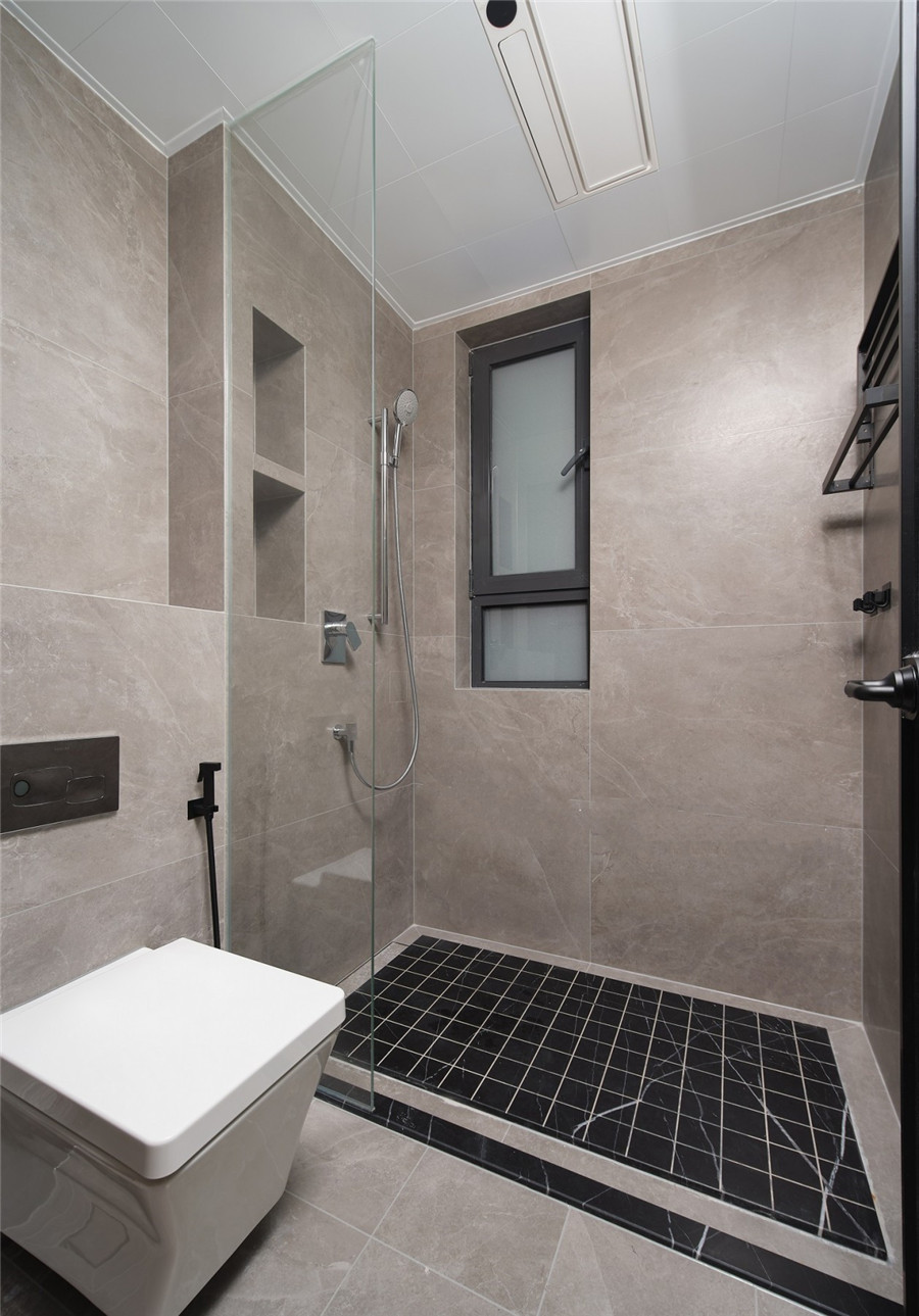 19平简约+原木设计三居室,三口之家储物空间充足传递家的温度