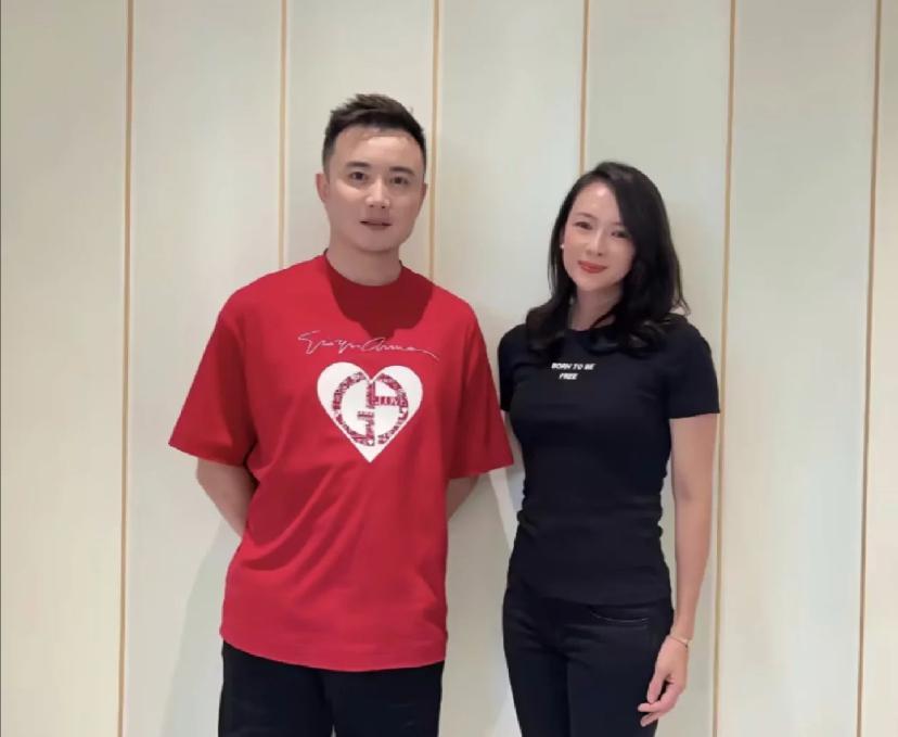 章子怡|章子怡在三亚度假被偶遇,应粉丝要求合影来者不拒,为人和善被盛赞