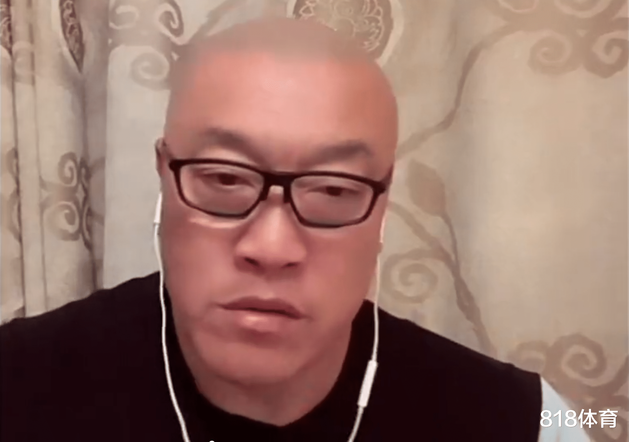 斯蒂芬·库里|马健怒怼许钟豪: 这么脏怎么没人给他一电炮? 从底下掏他的裆呢?