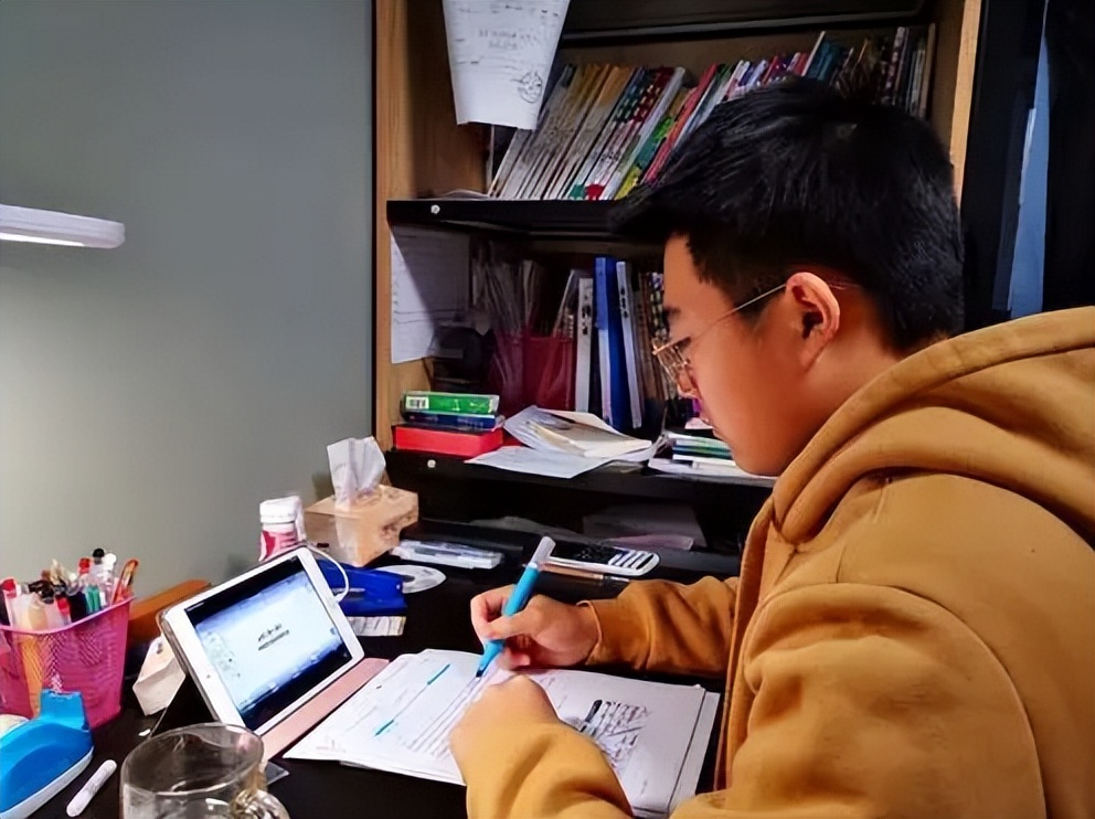 应届生|“大学四年花了15万，如今月薪却只有3000”，农村家长倍感心酸