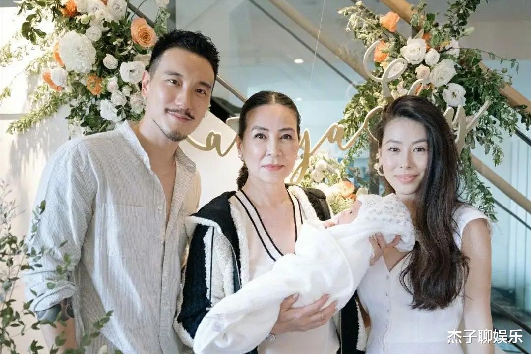 张俪|36岁张俪穿超短裙拍戏，天鹅颈大长腿很突出，至今还单身未婚