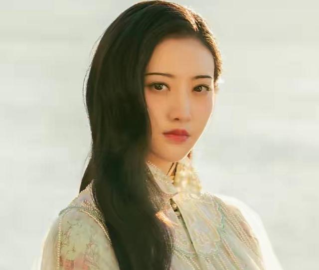 景甜|《藏娇》又有新动作了，景甜自降片酬准备试妆，真希望男主是他