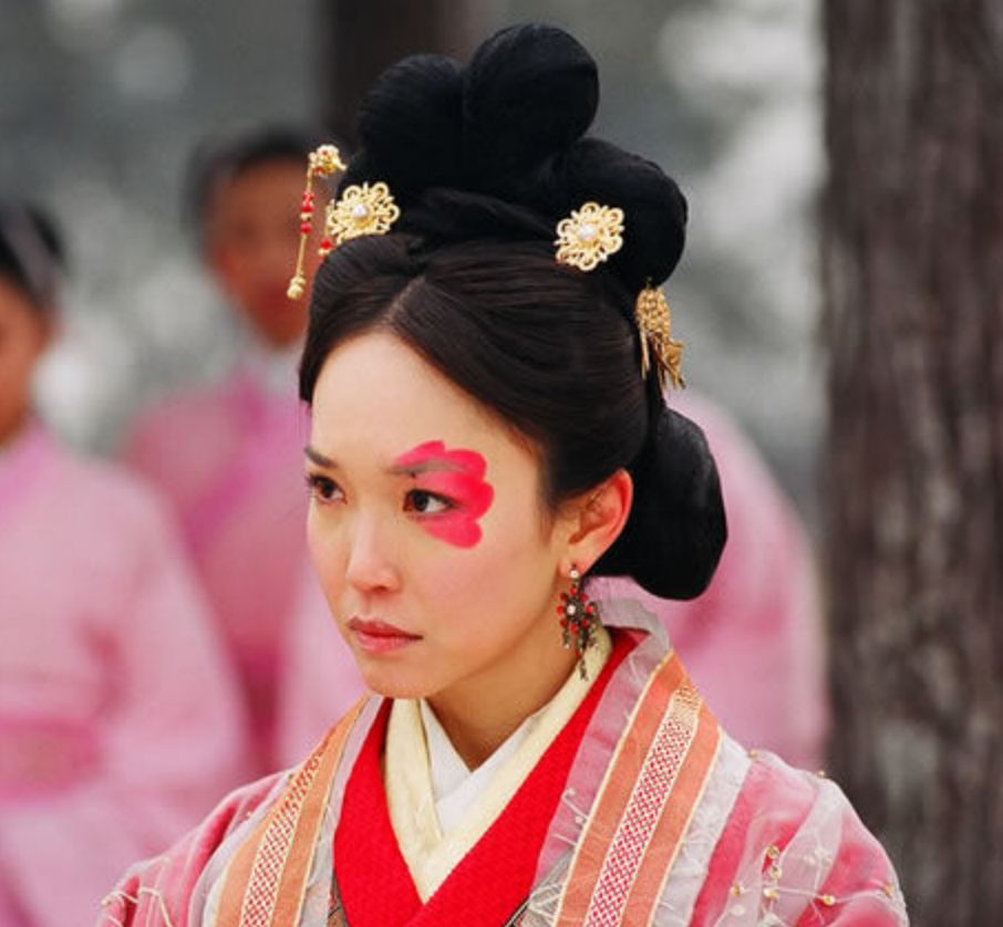 倾国倾城|明明一副倾国倾城的颜值，非说自己丑，那美应该是啥样的？