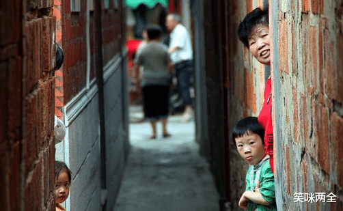 昌吉|中国有条令人“脸红”的街，游客争着打卡却不好意思说，太尴尬了