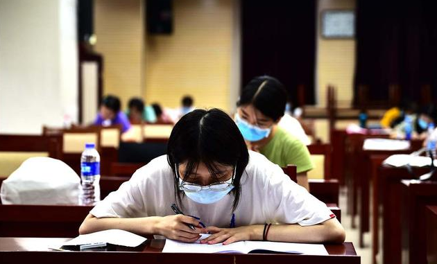 招聘|甘肃某编制岗位招聘“遇冷”,学生集体缺考,看到条件或许懂了