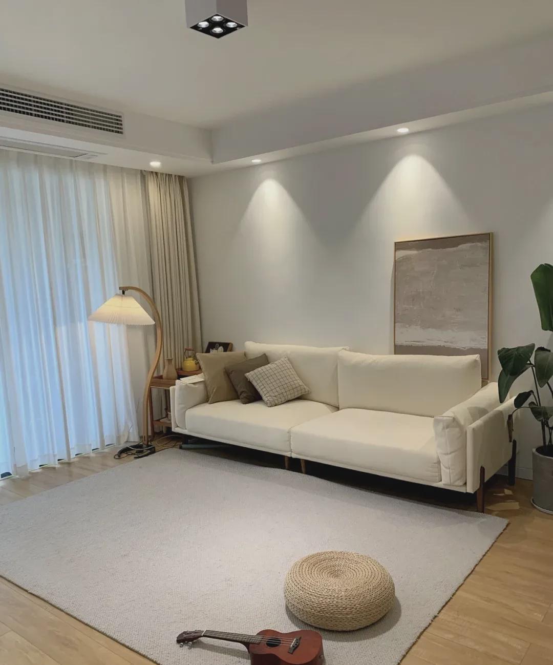 102平温馨家,坚持“素墙”主义,实用性满分,果然越简单越耐看