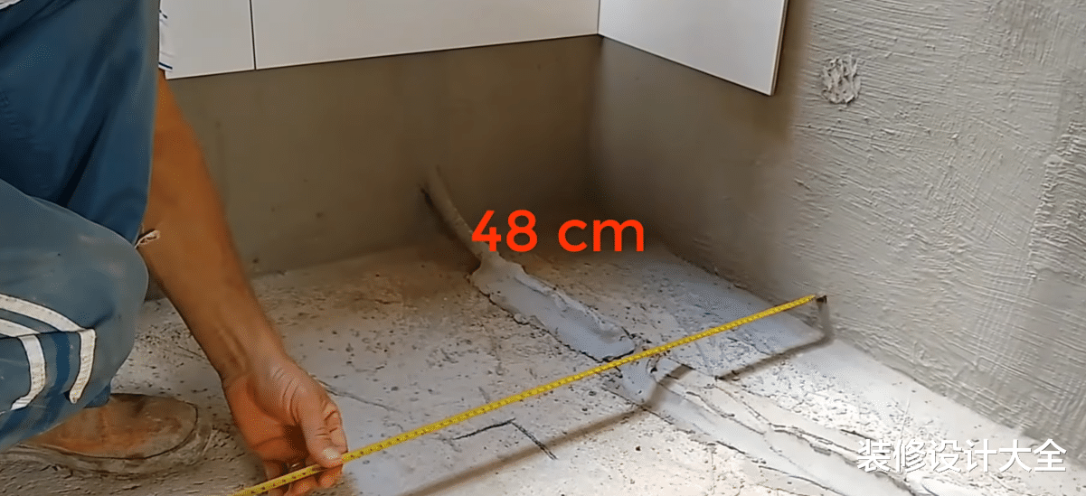瓦工给橱柜加了一层底座,老婆极力反对,完工后老婆不敢吭声了!