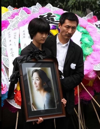 李婷|李婷逼走丈夫独自面对癌症,弥留之际得知真相张子健送走前妻